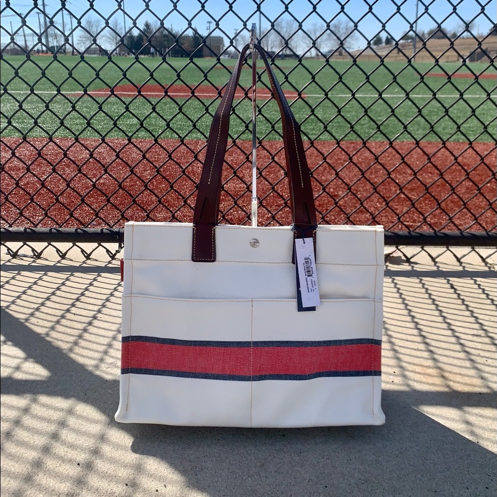 🚨SOLD🚨MLB WHITE DOONEY & BOURKE RED SOX TOTE - Picture 2 of 14